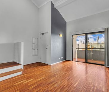 Light-Filled Inner-City Living on Boundary Street - Photo 2