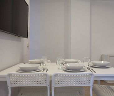 Room for students in Avenida de la Constitución - Photo 6
