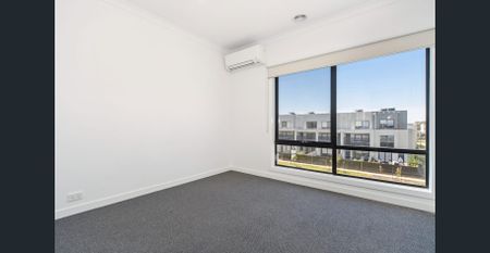 Modern and Stylish 3 level Townhouse - Photo 3