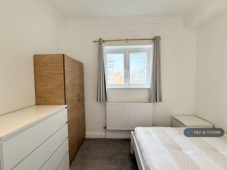 1 bedroom flat to rent - Photo 2