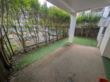 Proche Centre - Dans résidence récente - APPARTEMENT de type 2 avec petit jardin privatif - Photo 2