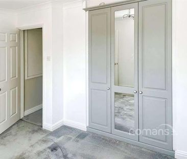 Ruth Close, Farnborough, GU14 - Photo 5