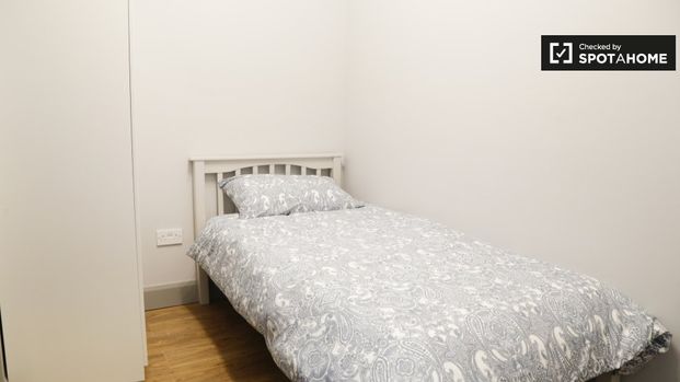 Ensuite twin bedroom in 6-bedroom house in Phibsborough - Photo 1