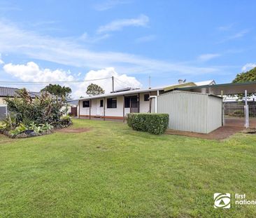 LOCATION! LOCATION ! FAMILY HOME NEAR THE BAY IN BEAUTIFUL VICTORIA... - Photo 5