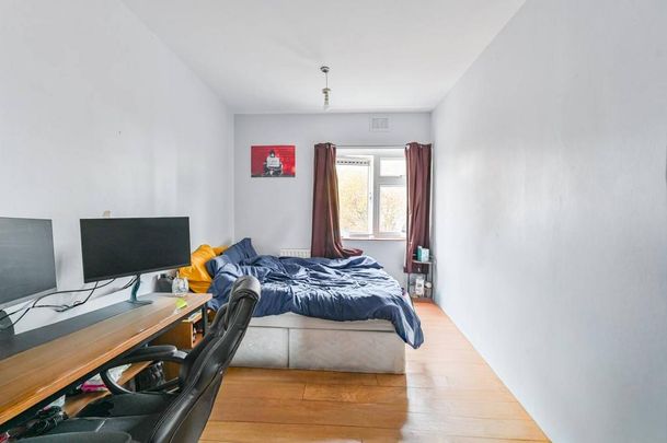 3 bedroom flat to rent - Photo 1
