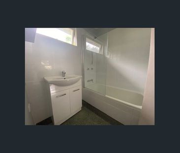 2 BEDROOM UNIT IN IDEAL LOCATION! - Photo 3