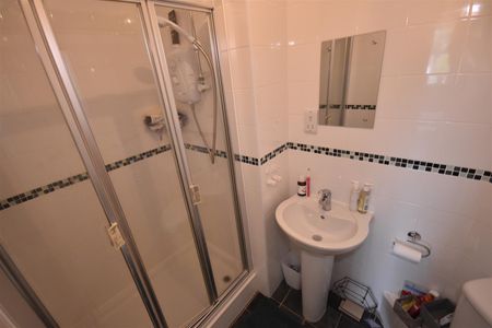 Reins Croft, Neston - Photo 4