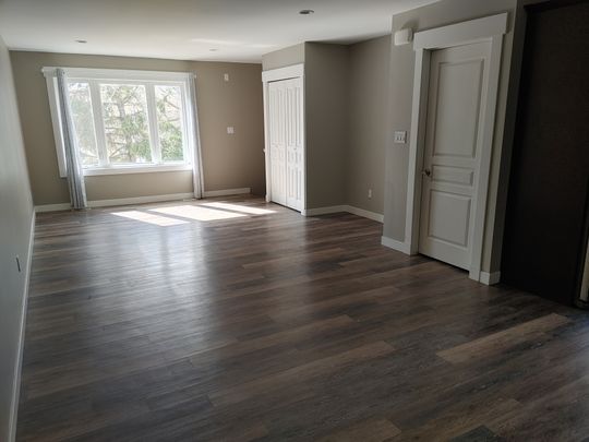 861 QUEEN 3 BEDROOM SUITE - Photo 1