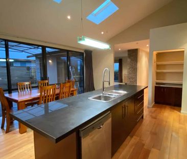 Stand tall above the rest - Photo 3