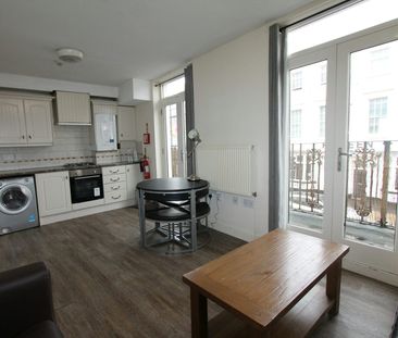Flat to rent on - Photo 2
