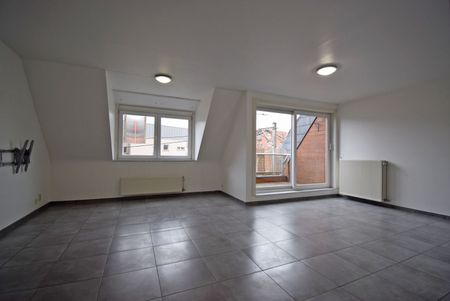 RUIM APPARTEMENT MET TWEE SLAAPKAMERS EN GARAGE - Photo 2