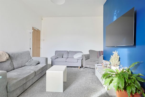 5 bedroom Student Maisonette to rent in Simonside Terrace, Newcastle Upon Tyne - Photo 1