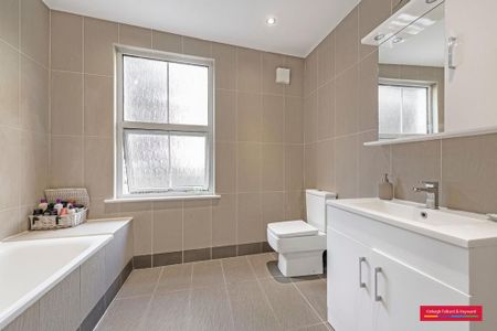 3 bedroom flat to rent - Photo 2