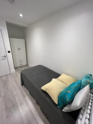 Room in a Shared Flat, Brook Walk, N2 - Photo 1