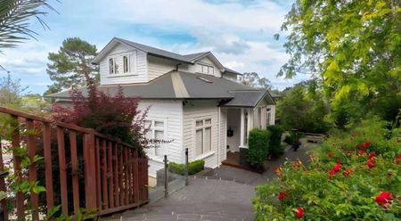 Exquisite 4-Bedroom Manor with Stunning Bush Views in Lucas Heights - Photo 5