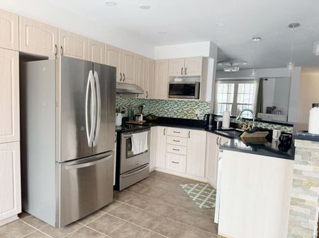 For Lease - 330 Applecross Crescent, Kanata, Ontario - Photo 3