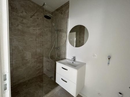 Location Appartement 3 pièces 56m² ROANNE 42300 - Photo 2