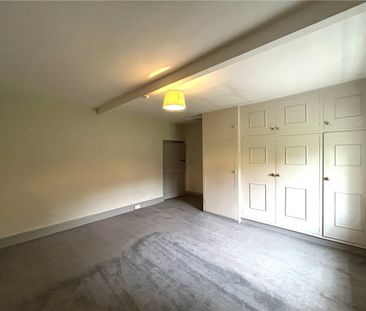 Available November, 6 Long Row is a lovely two bedroomed character ... - Photo 4