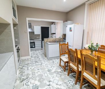 8 bedroom terraced house to rent - Photo 2