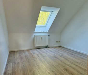 3 Zimmer • Kassberg • Balkon • schickes Laminat • Bad mit Wanne • D... - Foto 1