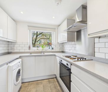 3 bedroom Maisonette in Hever Close, Maidenhead - Photo 4