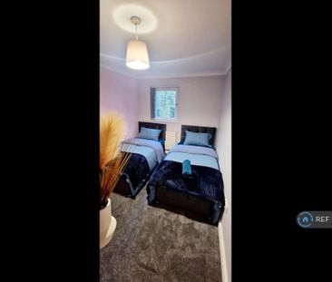4 bedroom end of terrace house to rent - Photo 2