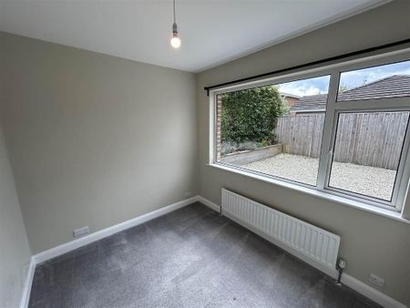 13 Carolsteen Park, Helens Bay, BT19 1JU - Photo 3