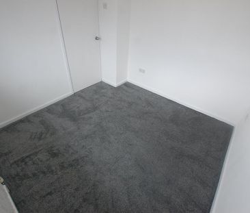 2 bedroom end of terrace house to rent - Photo 5