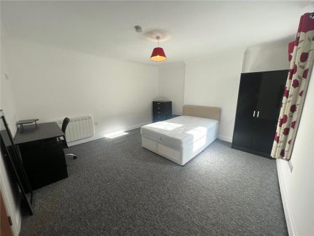 6 bedroom terraced house to rent - Photo 2