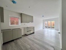 3 bed Flat for Rent - Photo 5