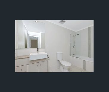 Effortless, modern living in the heart of North Ward - Photo 3