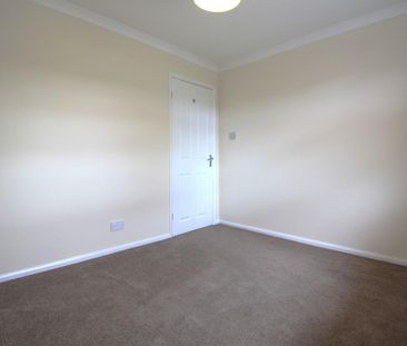 2 bedroom semi-detached bungalow to rent - Photo 6