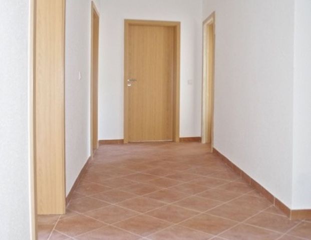 Balkon • 4-Raum • Fussbodenheizung • Bad mit Eckwanne • Stellplatz • Laminat • Wärmedämmung • TOP! - Photo 1
