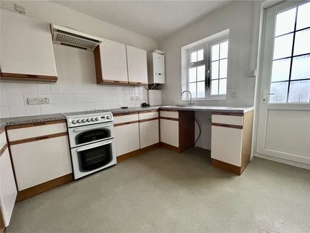2 bedroom apartment to rent Strand Parade, The Boulevard, Goring-by-Sea, Worthing, BN12 - Photo 4
