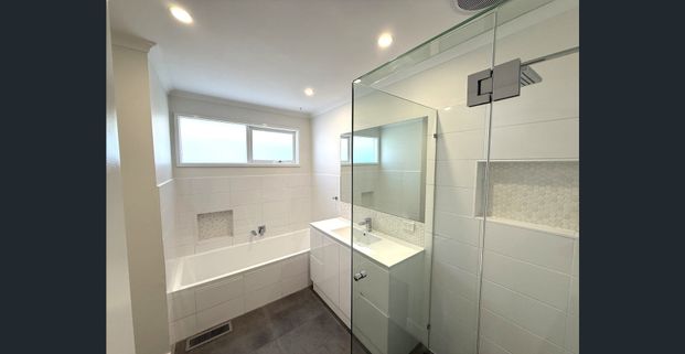 Newly Renovated Comfortable Family Home - Photo 1