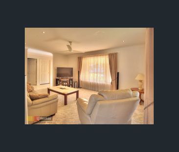 Family-Friendly 5-Bed Home: Modern Living with Nearby Amenities! - Photo 1