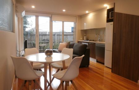 Inner City Living! - Photo 2