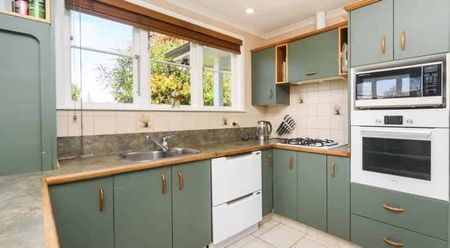 Hokowhitu 3-Bedroom Family Gem - Photo 2