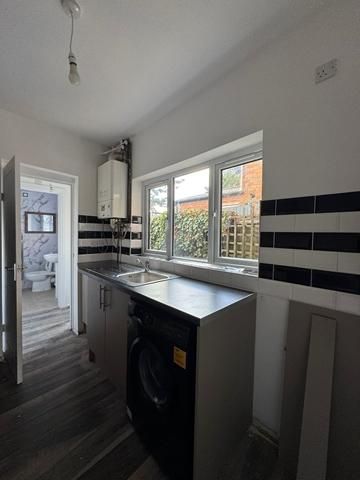 3 bedroom terraced house to rent - Photo 5