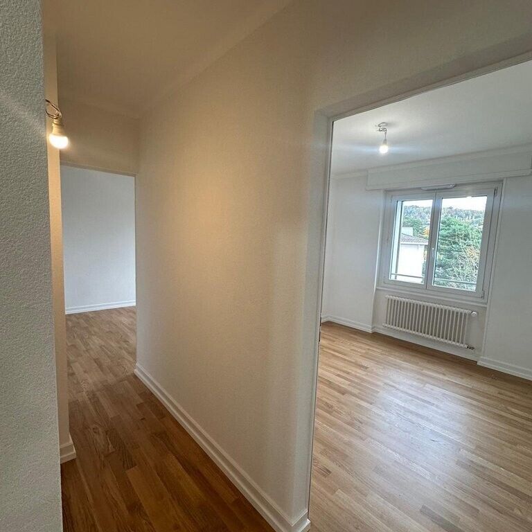 Appartement complétement renové de 4.5 pcs dans un quartier calme - Photo 1