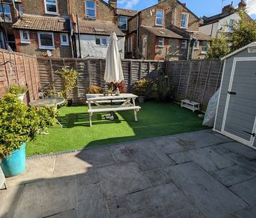 Room in a Shared Flat, Ground Floor, SW17 - Photo 1