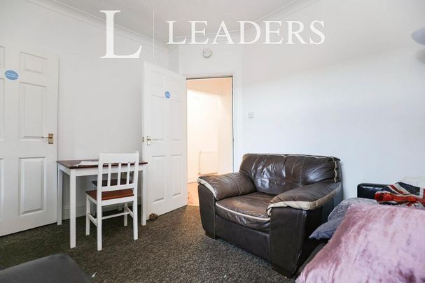 4 bedroom terraced house to rent - Photo 1