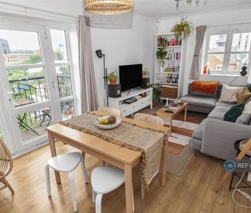 3 bedroom flat to rent - Photo 2