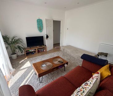 Spacious 3 bed detached bungalow to let in Orpington - Photo 5