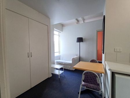 Furnished 2-Bedroom 1 Bath Apartment - Your Perfect Urban Sanctuary! - Photo 3