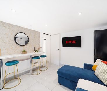 Lower Oxford Street - Photo 3