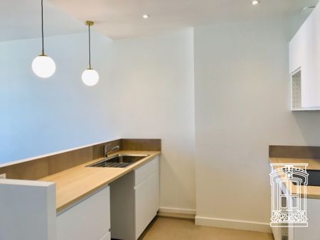 Location Appartement 4 pièces 91m² LYON 6ème - Photo 3