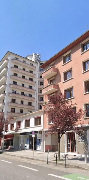 Location Appartement 3 pièces 71m² ANNECY 74000 - Photo 2