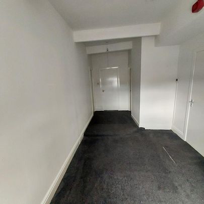 1 bedroom in a flat share to rent - Photo 1
