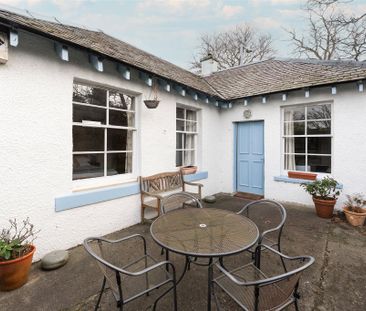 FLAT 2, 7 Gatehouse Cottage - Photo 2